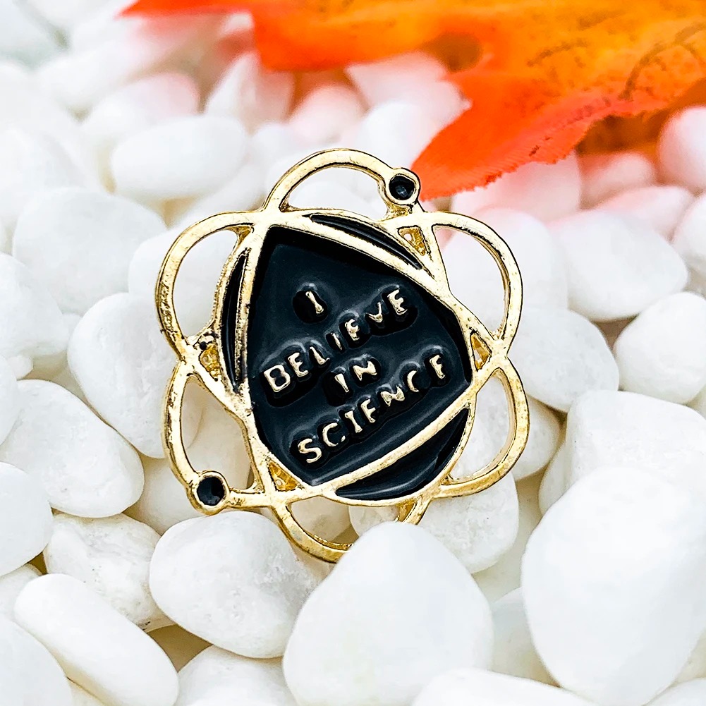 Science Themed Atom Brooch Hun - đánh giá và giá Science Hunter